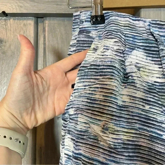 Lululemon &go Keepsake Short
Blurry Belle Multi size 8 - Picture 9 of 10